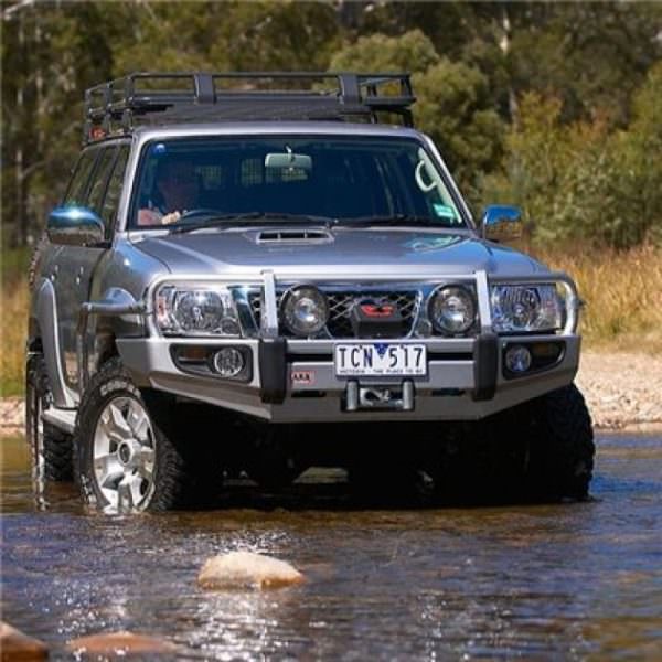 ⁦ARB | FRONT DELUXE WINCH BUMPER | Y61 2004+/Y61 UTE 2007+⁩ - الصورة ⁦3⁩